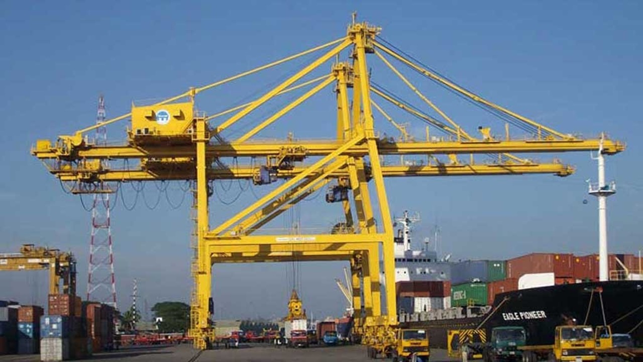 চট্টগ্রাম বন্দরের নিউমুরিং কন্টেইনার টার্মিনালটি (এনসিটি) দুবাইভিত্তিক টার্মিনাল অপারেটর ডিপি ওয়ার্ল্ডকে সরকারি-বেসরকারি অংশীদারত্বের (পিপিপি) মাধ্যমে জিটুজি ভিত্তিতে ইজারা দেওয়া নিয়ে চলছে বিতর্ক | ছবি: সংগৃহীত