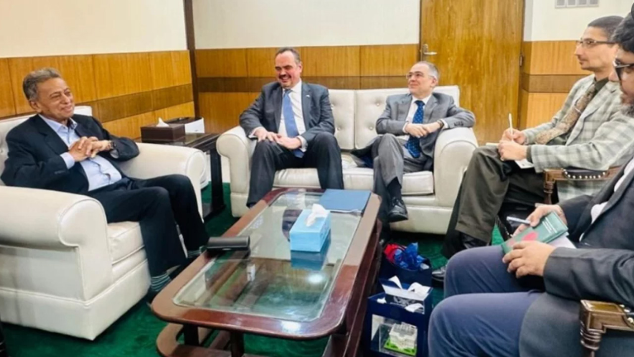 রাশিয়ার তেল কিনতে যুক্তরাষ্ট্রের কাছে ‘বিশেষ অনুমতি’ চাইল বাংলাদেশ