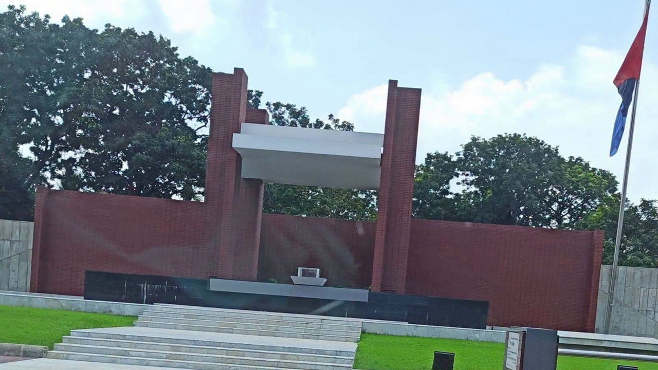 নিভিয়ে দেয়া হয়েছে ‘শিখা অনির্বাণ’